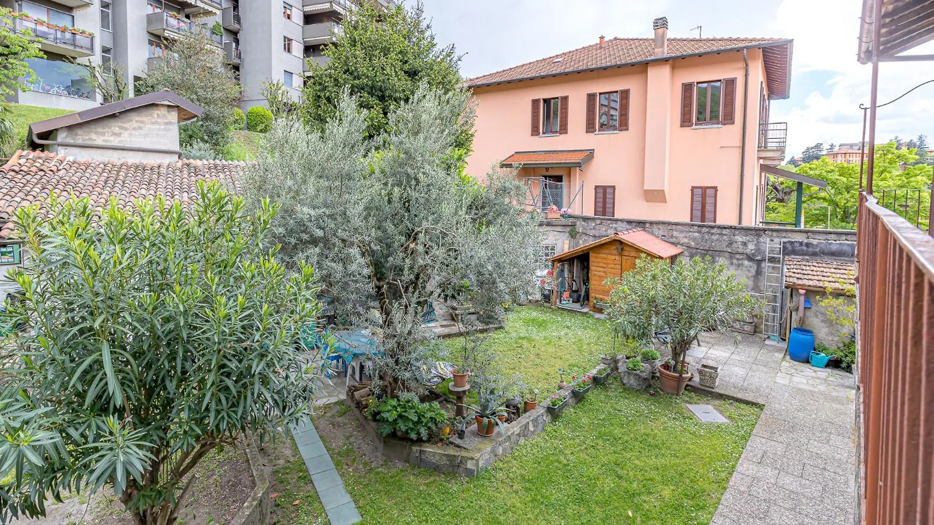 At Home-Como Lake Guest house